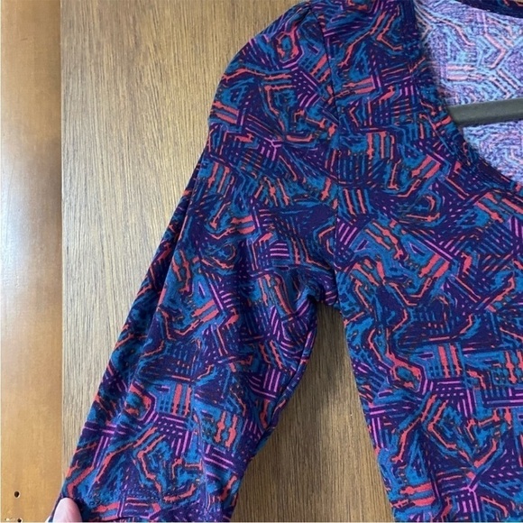 size XS geometric design LulaRoe Amelia dress - Picture 4 of 6